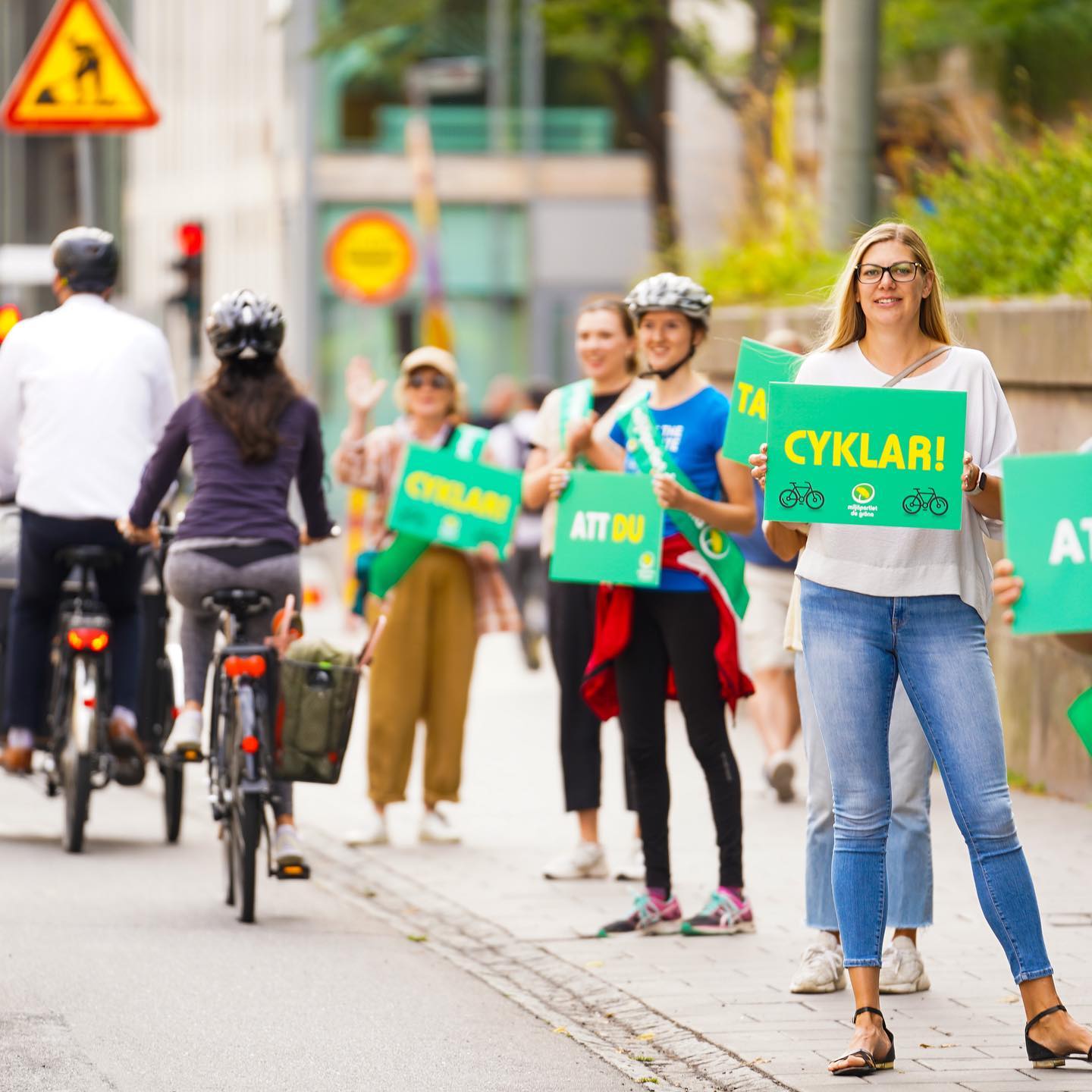 Cheering on bike riders - I'm in the middle with the helmet! Photo by Miljöpartiet's communication person